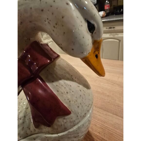 VTG 1984 Goose Cookie Jar By Sittre Ceramic Products Inc. Burgundy Bow Speckled - Picture 2 of 9
